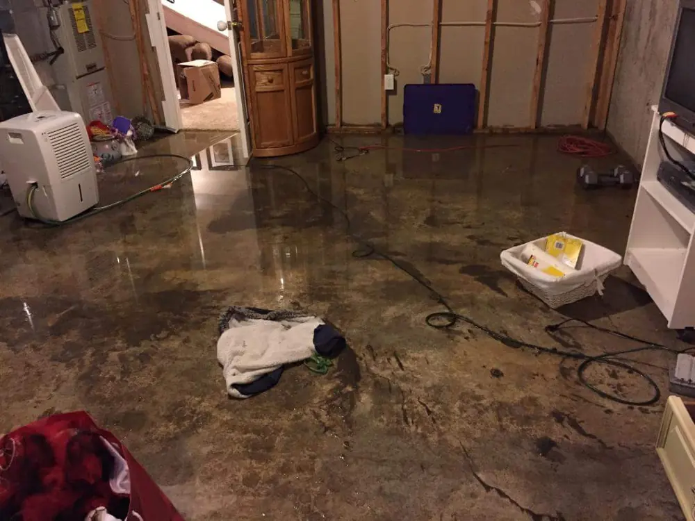 Water damage restoration crew working in San Marcos, CA
